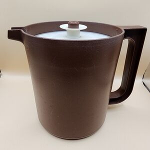 Vintage Tupperware Pitcher 1.5 qt Quart Brown 1575 Push Button Lid
